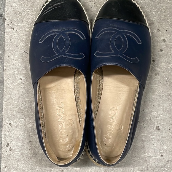 Chanel lambskin espadrilles in beige and navy/black - Picture 4 of 4